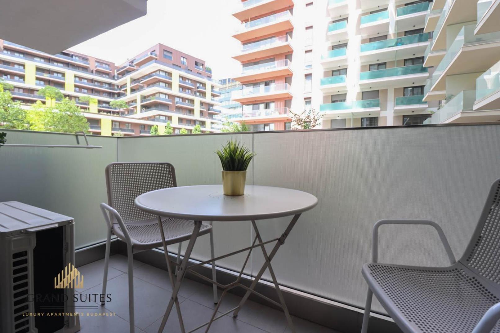 Grand Suites Promenade Boedapest Buitenkant foto